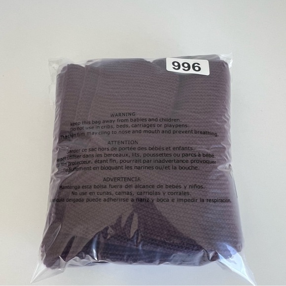 H&M Women’s Knit Burgundy Infinity Scarf - Picture 5 of 5